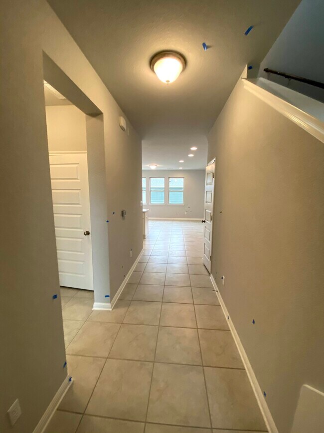 Front Entryway - 2033 Arendale Dr