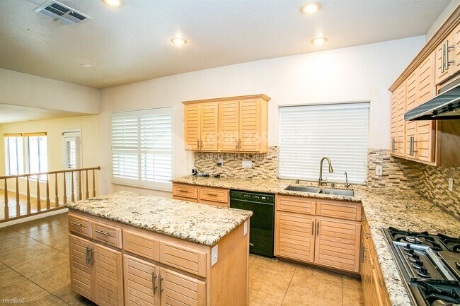 Foto del edificio - 4 br, 3 bath House - 2005 Interbay St -