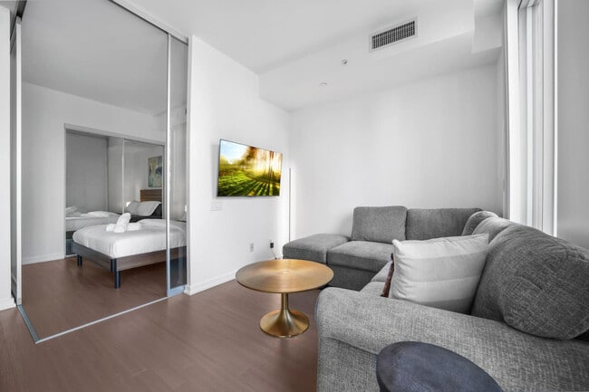 Building Photo - 101 Peter St