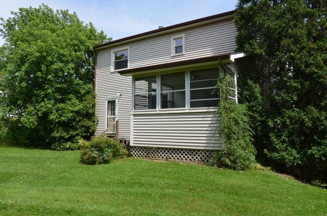 Building Photo - 7 Rivendell Dr