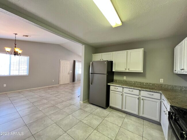 Building Photo - 737 W Ocotillo St