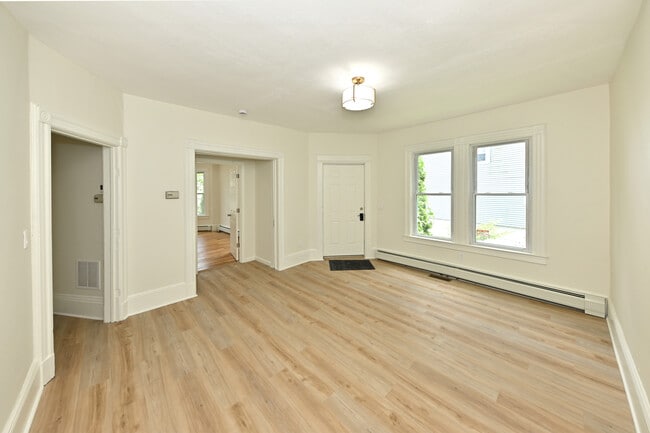 Foto del edificio - 32 Brainard Pl
