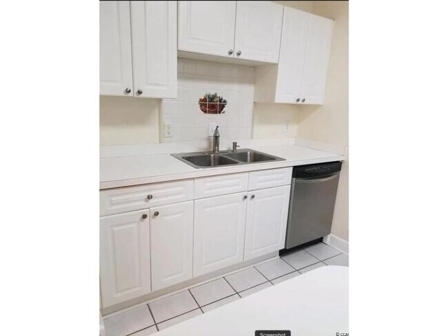Foto del edificio - 4851 Carnation Cir