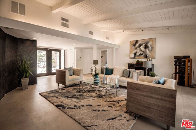 Foto del edificio - 16047 Meadowcrest Rd
