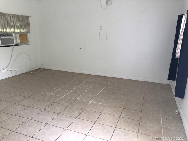 Foto del edificio - 2151 N Krome Dr