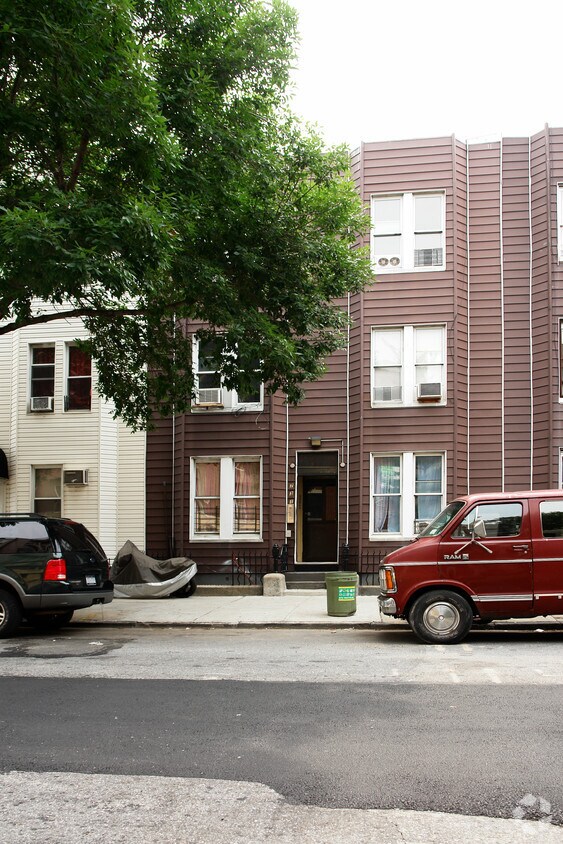 Building Photo - 731 6th Ave