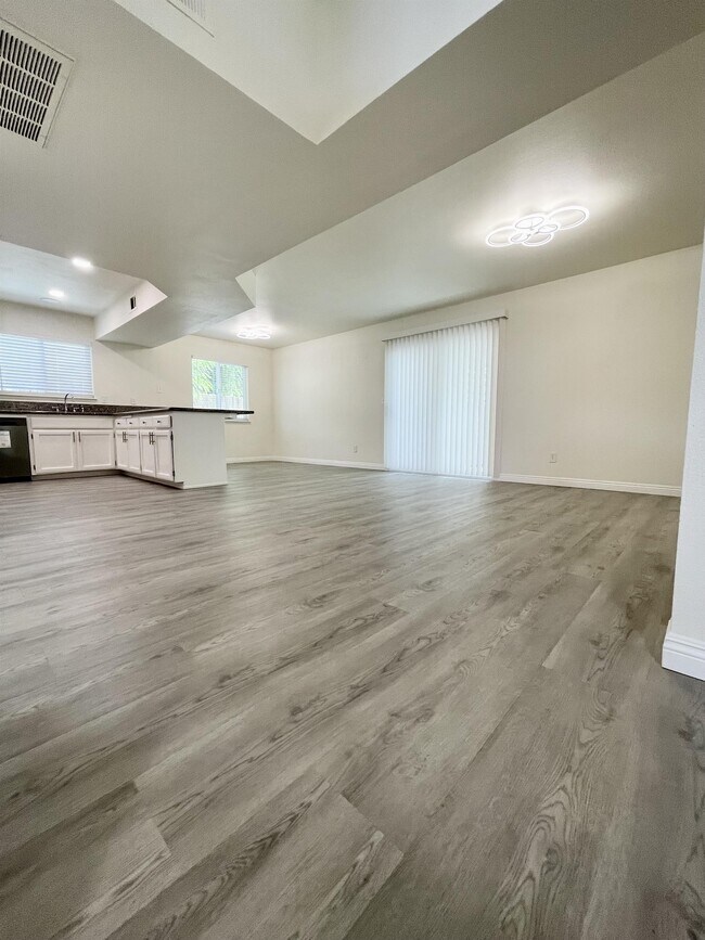 Building Photo - 11013 Riconada Pl