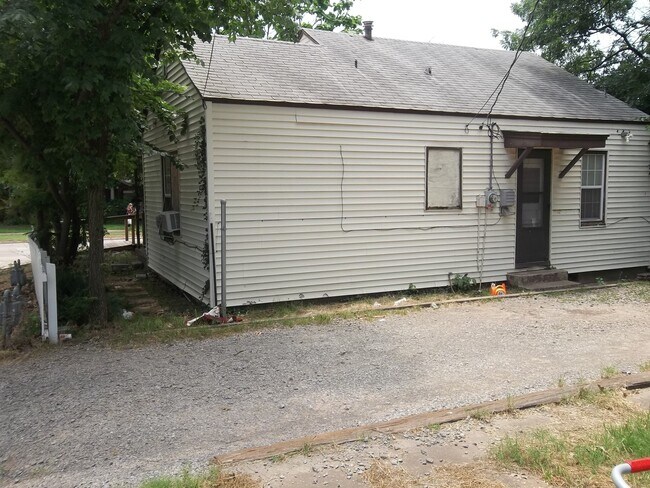 Building Photo - 1008 W 9th Ave