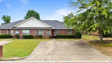 Building Photo - 717 Yeager Ln