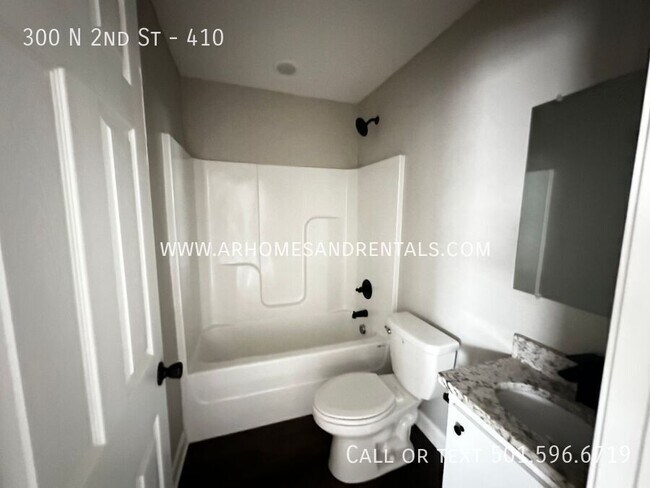Foto del edificio - 300 N 2nd St