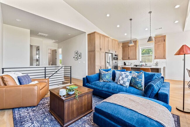 Foto del edificio - 6389 W Bluebird Ln