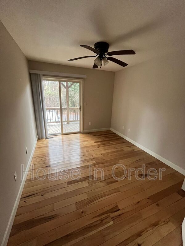 Foto del edificio - 15 Howards Row Pl