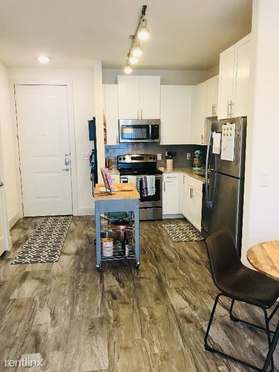 Foto del edificio - 1 br, 1 bath Apartment - 3211 Palm Way