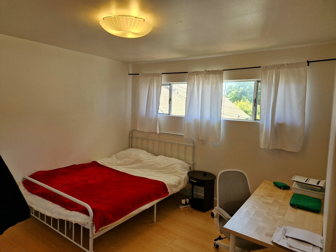 Foto principal - 1615 Carleton St