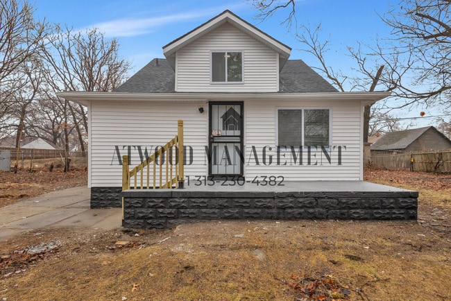 Building Photo - This beautifully updated 4-bedroom, 1-bath single-family home is ready for move-in!