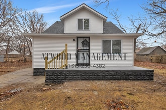 Building Photo - This beautifully updated 4-bedroom, 1-bath single-family home is ready for move-in!