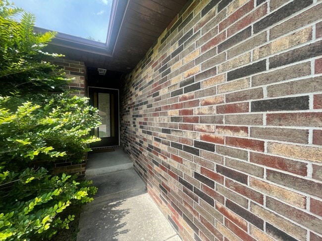 Building Photo - 249 S Monte Vista Ave
