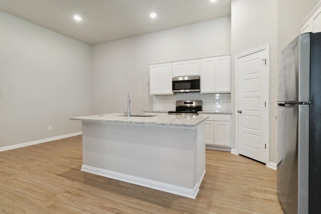 Foto del edificio - 469-473 Nespral Dr