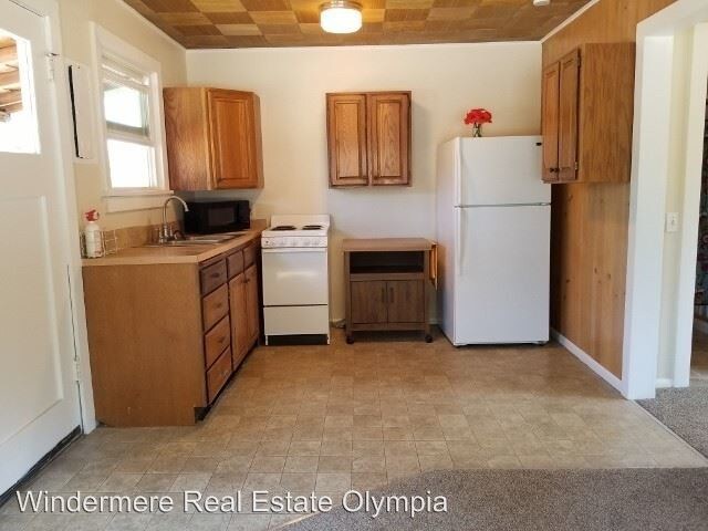 1 Br 1 Bath House 3648 B South Bay Rd Ne House For Rent In