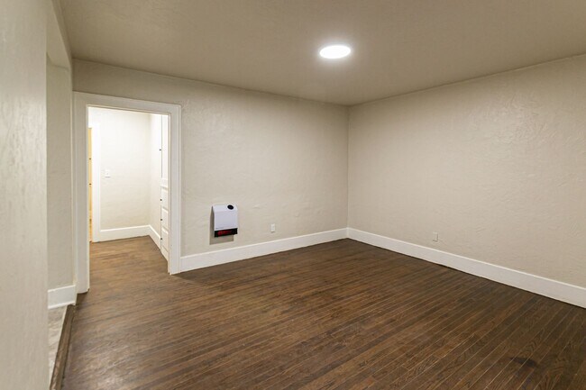 Foto del edificio - 2440 NW 16th St Duplex