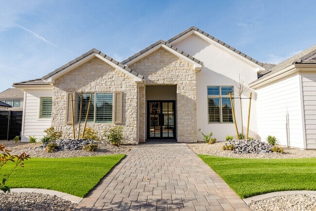 Foto del edificio - Beautiful single story with 4 bedrooms close to Crimson High School