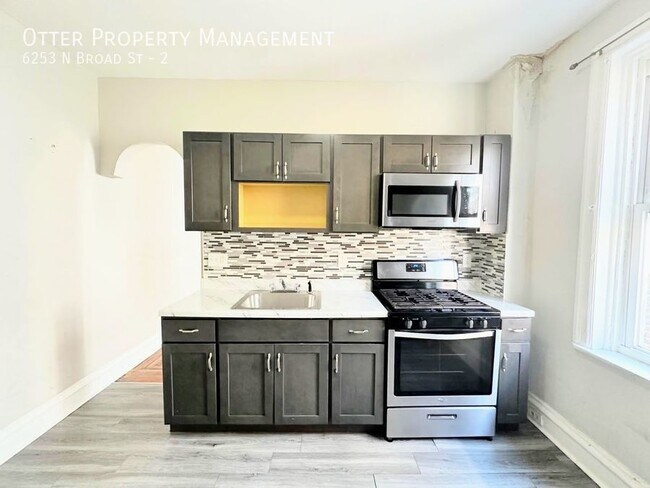 Building Photo - Lovely East Oak Lane 2BR/1BA with Ample St...