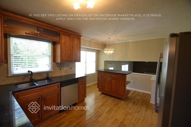 Building Photo - 3945 Thornhill Dr SW