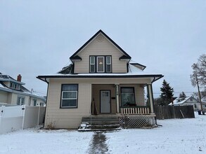 Building Photo - 1104 W Kiernan Ave