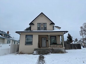 Building Photo - 1104 W Kiernan Ave