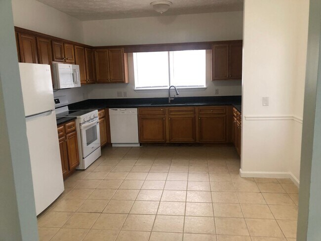 Building Photo - Gorgeous 3-Bedroom/ 2-Bath Home