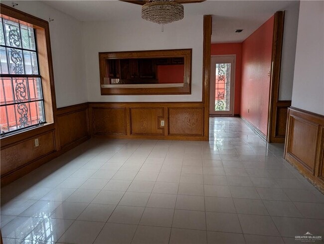 Building Photo - 10 S 20th Ave