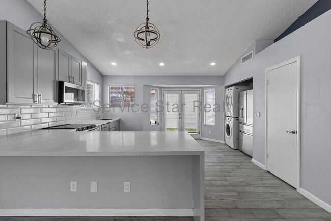 Foto del edificio - 8520 W Palm Ln