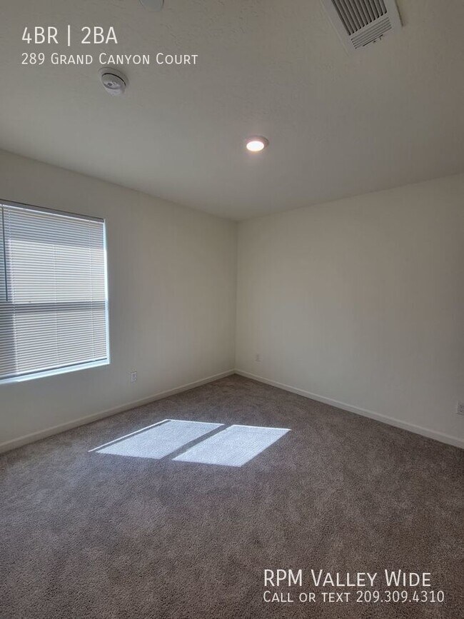 Foto del edificio - Brand New 4 bedroom 2 bath home available ...