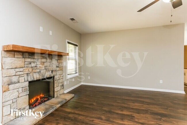 Foto del edificio - 261 Webster Lake Dr