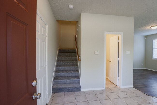 Building Photo - Move in Ready in 77044!