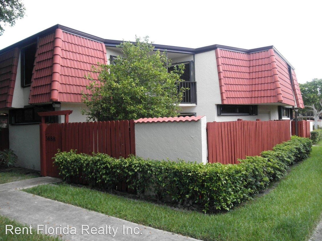 Primary Photo - 2 br, 2.5 bath House - 3688 Victoria Drive