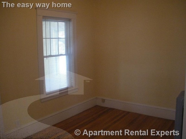 Building Photo - 118 College Ave