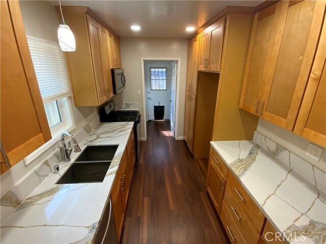 Foto del edificio - 745 W E St