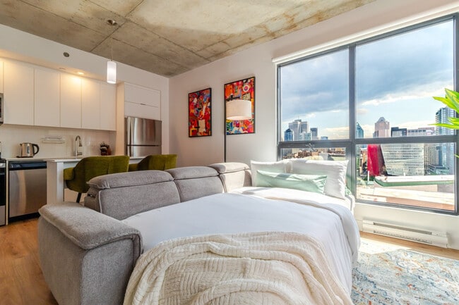 Building Photo - 20 Blvd. De Maisonneuve Ouest