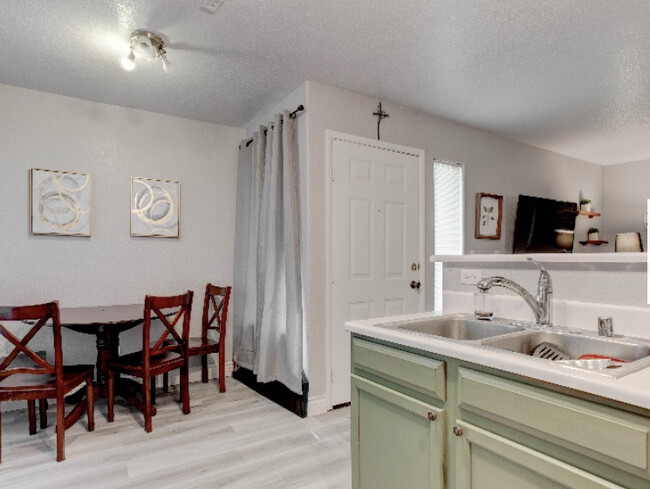 Building Photo - 3190 Tarpon Dr