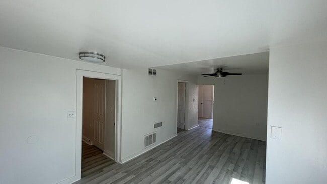 Building Photo - 6731 N 63rd Ave