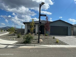 Building Photo - 5999 Finch Pl