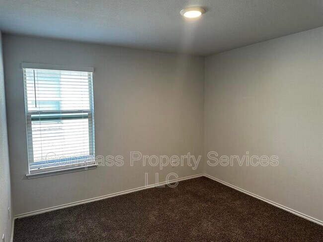 Foto del edificio - 11900 McCabe Dr