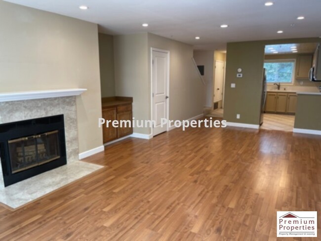 Building Photo - 1358 Las Juntas Way