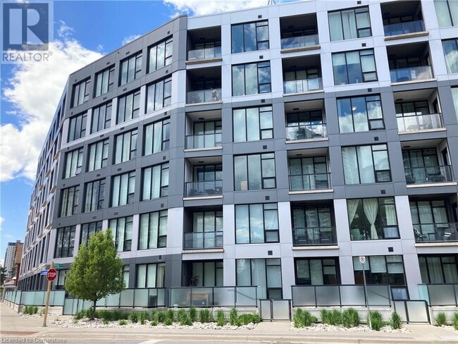Building Photo - 690 King St W