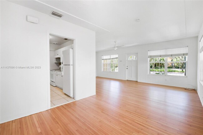 Building Photo - 2713 Segovia St