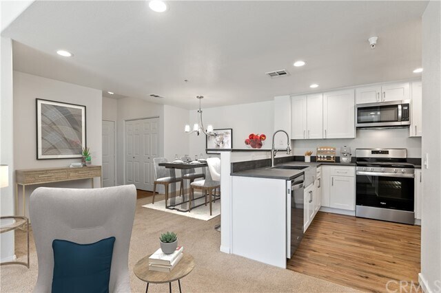 Foto del edificio - 44776 Adam Ln