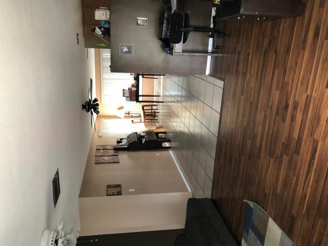 Building Photo - 7523 Bergamot Dr