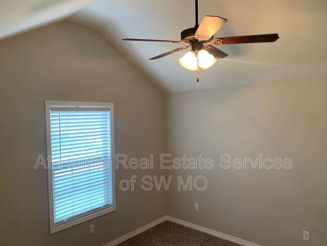 Foto del edificio - 2434 E Mission St