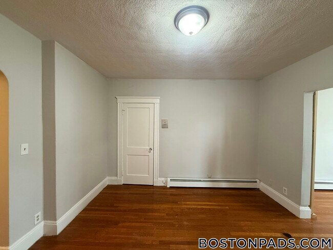 Building Photo - 44 Estes St